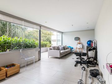 PRECIOSA CASA REMODELADA Y DISEÑADA POR ARQ. VERA VELARDE