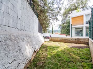 DEPARTAMENTO DE DOS RECAMARAS, DOS BAÑOS, DOS LUGARES DE ESTACIONAMIENTO Y JARDIN DE 80 M2, A UNOS MINUTOS DE SANTA FE