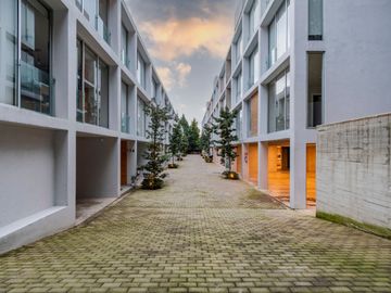 DEPARTAMENTO DE DOS RECAMARAS, DOS BAÑOS, DOS LUGARES DE ESTACIONAMIENTO Y JARDIN DE 80 M2, A UNOS MINUTOS DE SANTA FE