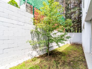 DEPARTAMENTO DE DOS RECAMARAS, DOS BAÑOS, DOS LUGARES DE ESTACIONAMIENTO Y JARDIN DE 80 M2, A UNOS MINUTOS DE SANTA FE