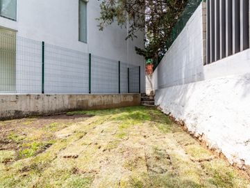 DEPARTAMENTO DE DOS RECAMARAS, DOS BAÑOS, DOS LUGARES DE ESTACIONAMIENTO Y JARDIN DE 80 M2, A UNOS MINUTOS DE SANTA FE