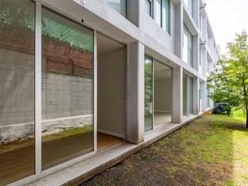 DEPARTAMENTO DE DOS RECAMARAS, DOS BAÑOS, DOS LUGARES DE ESTACIONAMIENTO Y JARDIN DE 80 M2, A UNOS MINUTOS DE SANTA FE