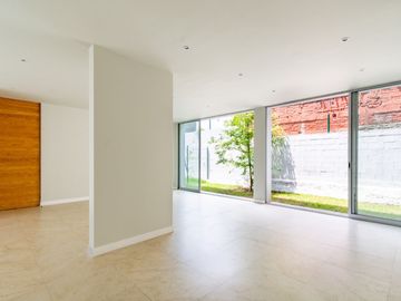 DEPARTAMENTO DE DOS RECAMARAS, DOS BAÑOS, DOS LUGARES DE ESTACIONAMIENTO Y JARDIN DE 80 M2, A UNOS MINUTOS DE SANTA FE
