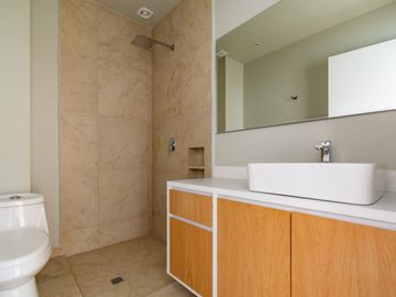 DEPARTAMENTO DE DOS RECAMARAS, DOS BAÑOS, DOS LUGARES DE ESTACIONAMIENTO Y JARDIN DE 80 M2, A UNOS MINUTOS DE SANTA FE