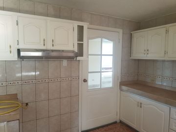 Venta de Casa, Puengasí, Puente 2, Conjunto Privado, con Suite Independiente