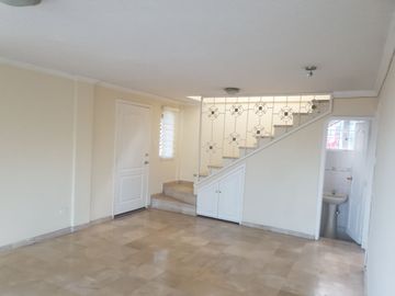Venta de Casa, Puengasí, Puente 2, Conjunto Privado, con Suite Independiente