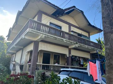 HOUSE AND LOT walking distance of City Market in Flower area and fruits store
