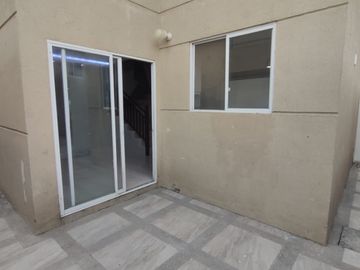 Oportunidad !! Vendo Casa Esquinera en Urb. Villa Bonita