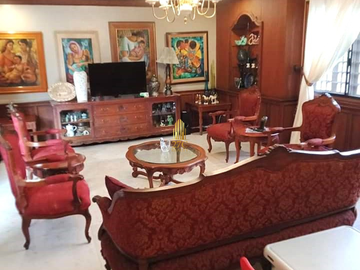 5BR House and Corner Lot for Sale in Loyola Grand Villas