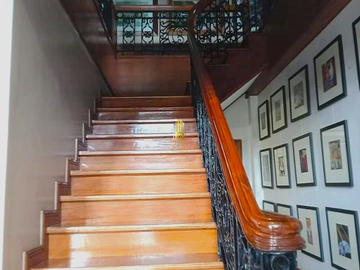 5BR House and Corner Lot for Sale in Loyola Grand Villas