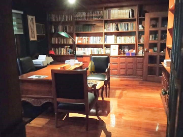 5BR House and Corner Lot for Sale in Loyola Grand Villas