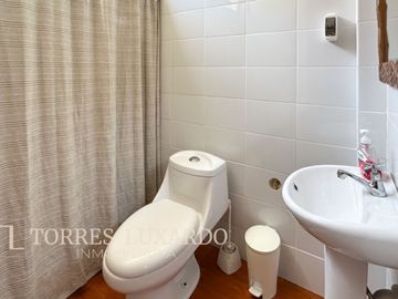 VENTA DE HERMOSA CASA DE 02 PLANTAS CON 04 HABITACIONES EN SURCO
