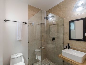 CASA EN VENTA A 15 MIN DE CUERNAVACA CON AREAS VERDES, ALBERCA Y PALAPA
