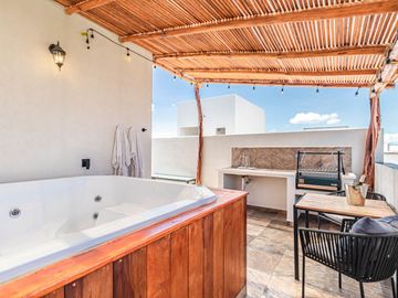 CASA EN VENTA CON JACUZZI Y ALBERCA AL SUR DE CUERNAVACA