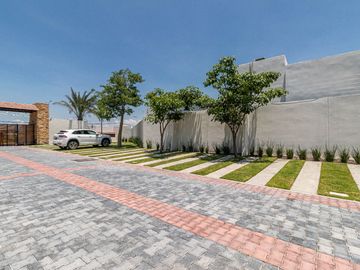 CASA EN VENTA CERCA DE CUERNAVACA CON ALBERCA Y JARDIN