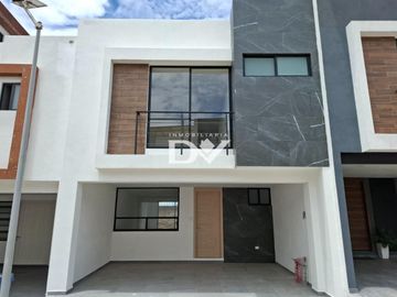 CASA EN VENTA DE 4 HABITACIONES SALA DE TV EN CUAUTLANCINGO