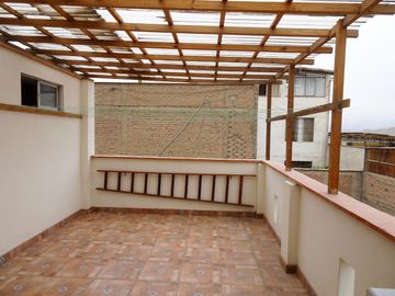 SE VENDE LINDA CASA CON PISCINA EN LA MOLINA
