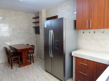 SE VENDE LINDA CASA CON PISCINA EN LA MOLINA