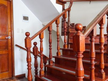 SE VENDE LINDA CASA CON PISCINA EN LA MOLINA