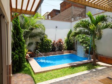 SE VENDE LINDA CASA CON PISCINA EN LA MOLINA