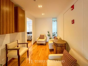 ALQUILER DE ELEGANTE Y MODERNO DEPARTAMENTO AMOBLADO DE 3 HABITACIONES Y 2 COCHERAS EN SAN ISIDRO