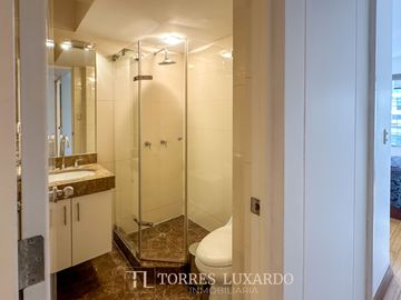 ALQUILER DE ELEGANTE Y MODERNO DEPARTAMENTO AMOBLADO DE 3 HABITACIONES Y 2 COCHERAS EN SAN ISIDRO