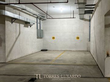 ALQUILER DE ELEGANTE Y MODERNO DEPARTAMENTO AMOBLADO DE 3 HABITACIONES Y 2 COCHERAS EN SAN ISIDRO