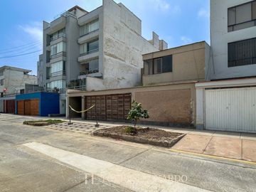Se vende casa como terreno (con proyecto aprobado) para constructora en Surco