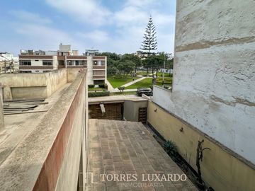 Se vende casa como terreno (con proyecto aprobado) para constructora en Surco