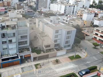 Se vende casa como terreno (con proyecto aprobado) para constructora en Surco