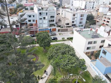 Se vende casa como terreno (con proyecto aprobado) para constructora en Surco