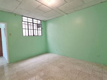 Venta de Departamento esquinero tercer piso alto, Avenida del Ejército y Colón, Centro de Guayaquil