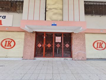 Venta de Departamento esquinero tercer piso alto, Avenida del Ejército y Colón, Centro de Guayaquil