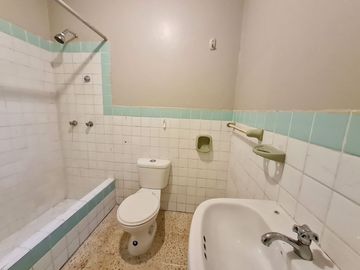 Venta de Departamento esquinero tercer piso alto, Avenida del Ejército y Colón, Centro de Guayaquil