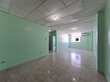 Venta de Departamento esquinero tercer piso alto, Avenida del Ejército y Colón, Centro de Guayaquil
