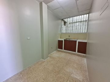 Venta de Departamento esquinero tercer piso alto, Avenida del Ejército y Colón, Centro de Guayaquil