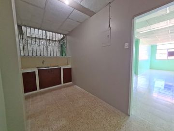 Venta de Departamento esquinero tercer piso alto, Avenida del Ejército y Colón, Centro de Guayaquil