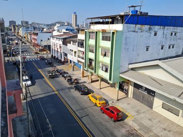 Venta de Departamento esquinero tercer piso alto, Avenida del Ejército y Colón, Centro de Guayaquil