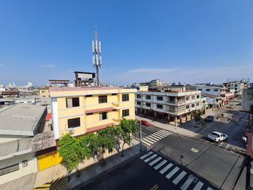 Venta de Departamento esquinero tercer piso alto, Avenida del Ejército y Colón, Centro de Guayaquil