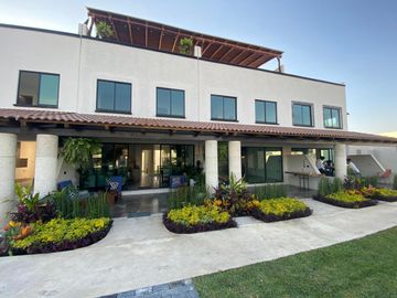 Casa en Venta con 3 recamaras alberca en Fraccionamiento en Xochitepec Morelos