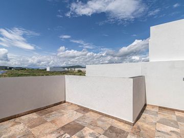 Casa en Venta con 3 recamaras alberca en Fraccionamiento en Xochitepec Morelos