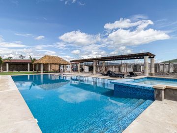 Casa en Venta con 3 recamaras alberca en Fraccionamiento en Xochitepec Morelos