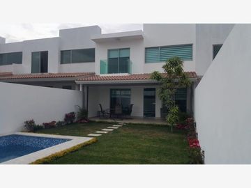 Casa sola con alberca a 15 minutos de Cuernavaca en Xochitepec Morelos