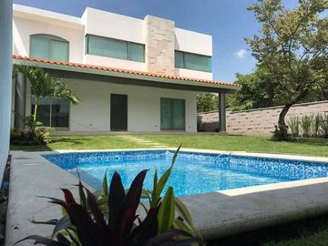 Casa con 4 Recamaras Alberca 15 minutos de Cuernavaca en Xochitepec Morelos