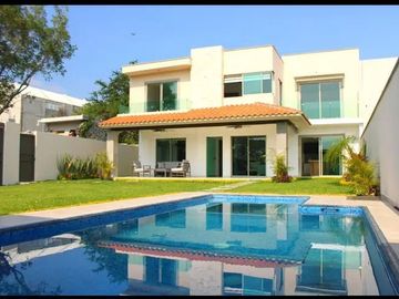 Casa con 4 Recamaras Alberca 15 minutos de Cuernavaca en Xochitepec Morelos
