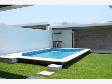 Casa sola con alberca al sur de Cuernavaca en Xochitepec Morelos