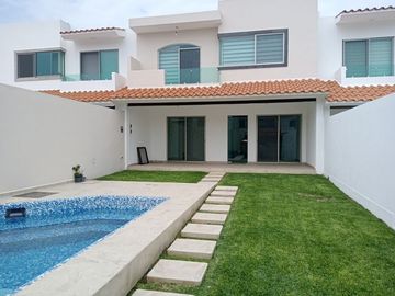 Casa en Venta sola con cuatro  Recamaras en condominio a 15 minutos de Cuernavaca en Xochitepec Morelos