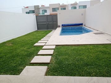 Casa en Venta sola con cuatro  Recamaras en condominio a 15 minutos de Cuernavaca en Xochitepec Morelos