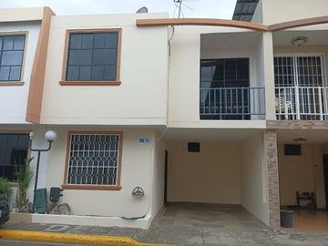 VENDO CASA DENTRO DE URBANIZACIÓN EN EL MEJOR SECTOR DE LA CIUDAD