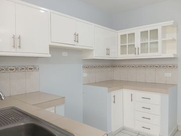 VENDO CASA DENTRO DE URBANIZACIÓN EN EL MEJOR SECTOR DE LA CIUDAD
